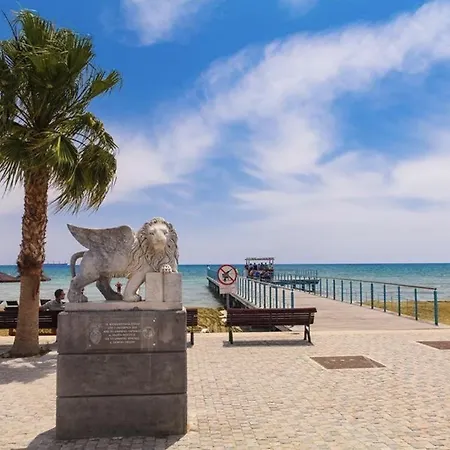 Mariko Larnaca